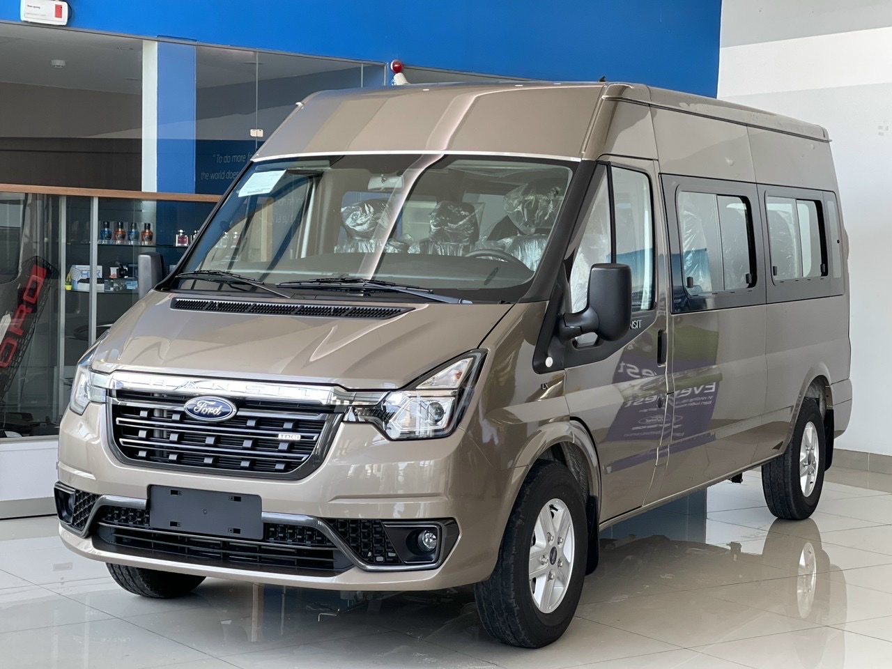 ford-transit-2022-ma-u-ghi-va-ng-16630-2